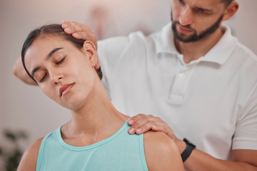 massage-physiotherapy-injury-with-woman-customer-suffering-from-neck-pain-session-with-man-consultant-fitness-wellness-pain-with-therapist-female-client-rehabilitation