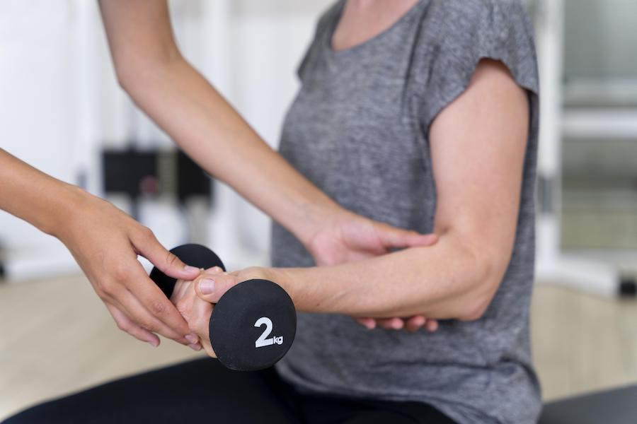 medical-assistant-helping-patient-with-physiotherapy-exercises