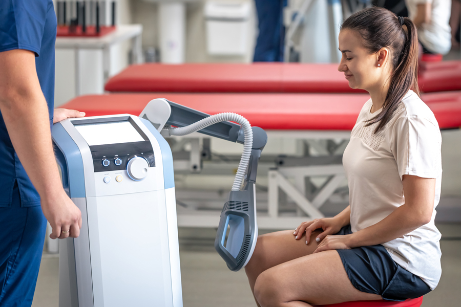 doctor-using-machine-treat-knee-joints-patient